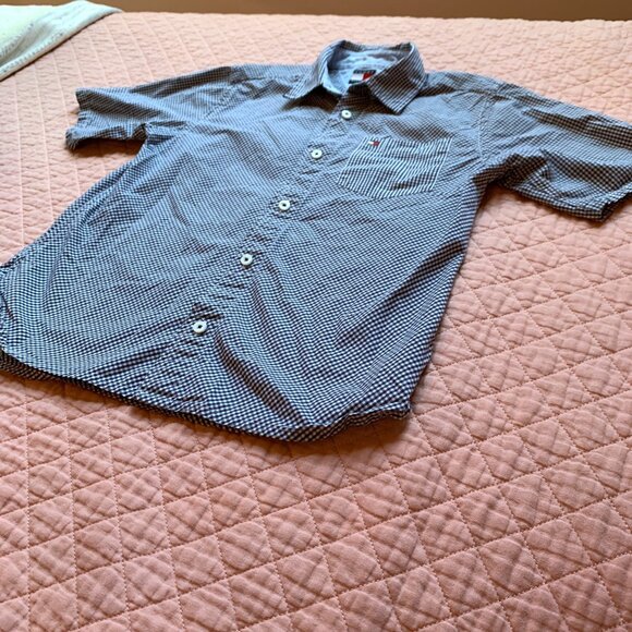 Tommy Hilfiger Boys’ Button-Up Shirt navy & white checkered pattern– Youth Small - Picture 7 of 12